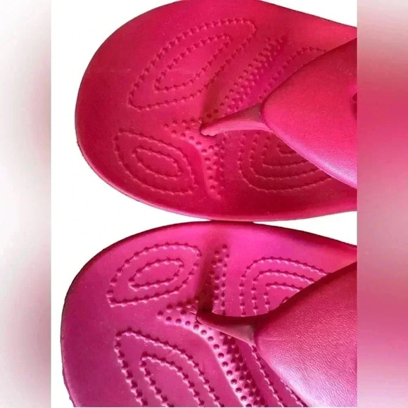 Crocs iconic comfort flip-flops pink Size 10 - Picture 5 of 8